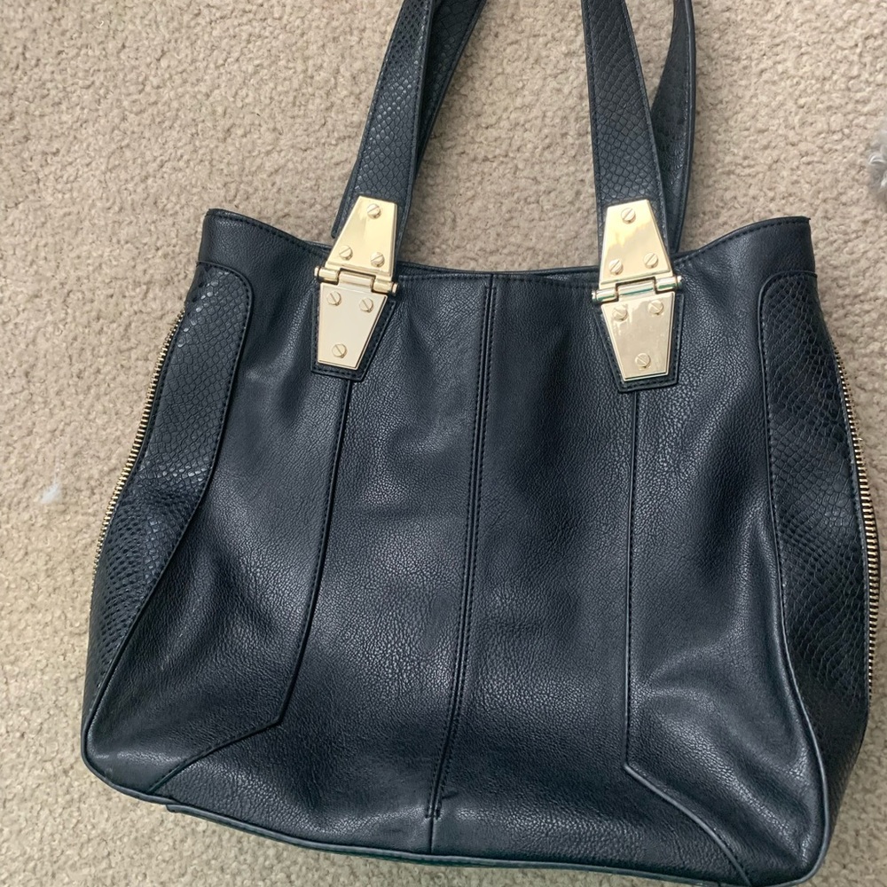 💋2 for $30💋 Gorgeous JLo black and gold handbag